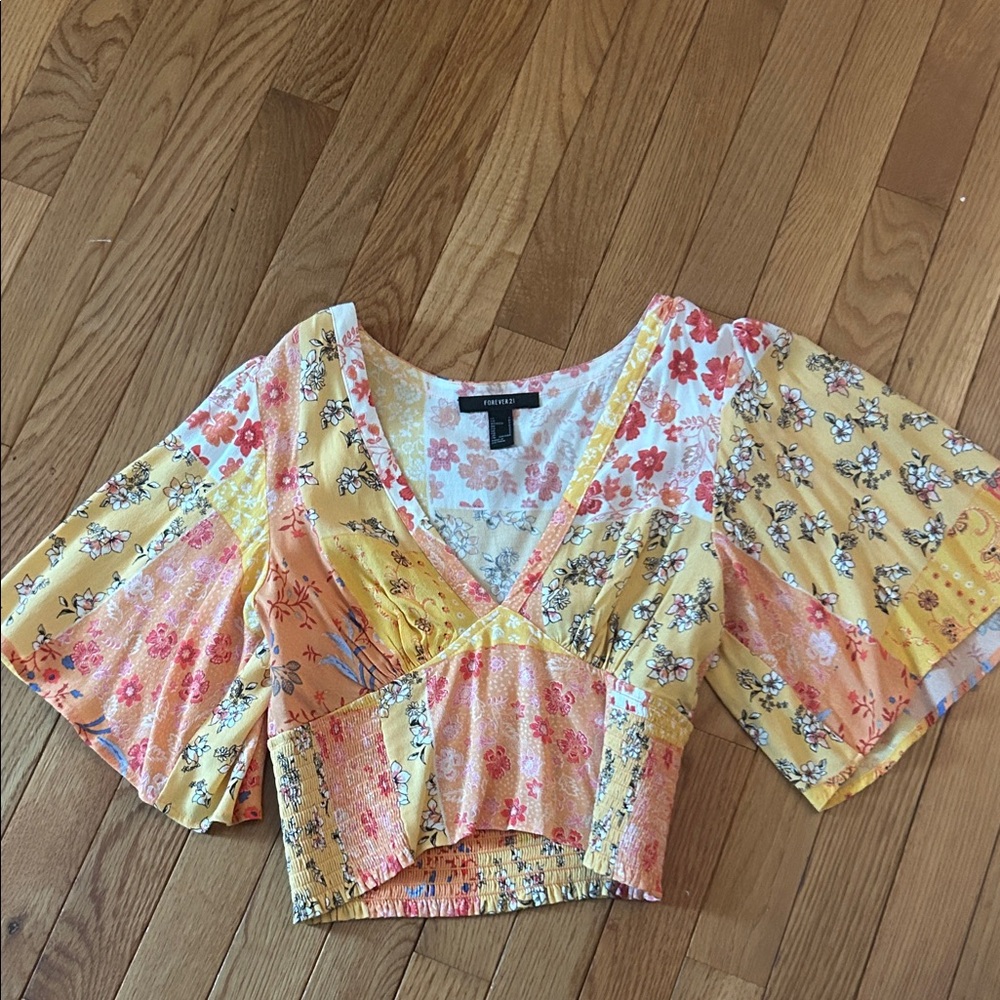 Forever 21 70’s inspired floral women’s top